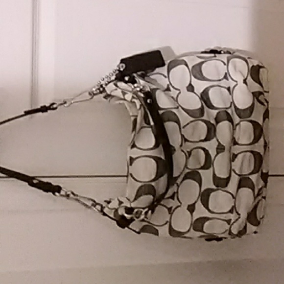 💥Coach Handbag Ottoman Signature~ PRISTINE shape* one of a kind! 🖤🤍❤️ - Picture 3 of 4